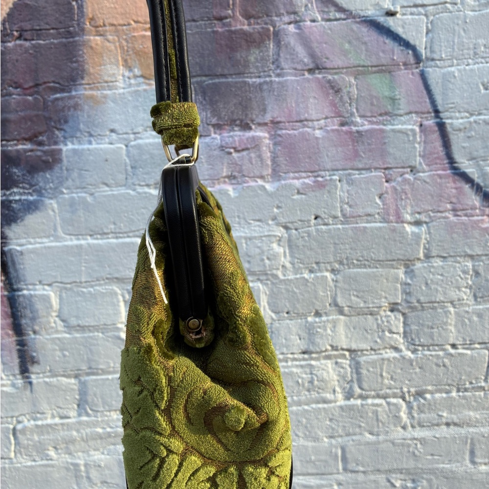 Elegant Green Velvet Handbag - Picture 3 of 7